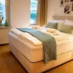 I 100m Kurpark I Wintergarten Boxspringbett I Netflix * Bad Salzuflen